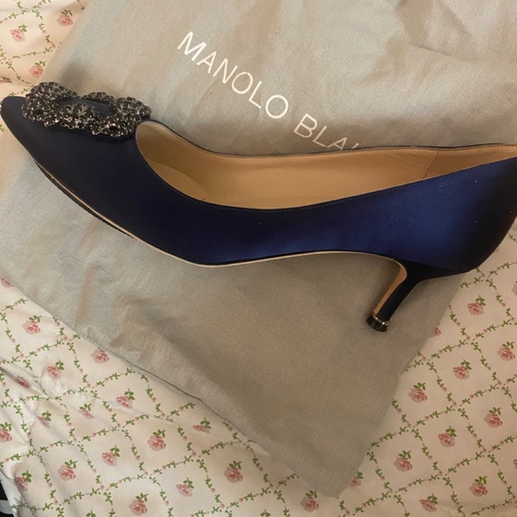 MANOLO BLAHNK, Navy Satin Kitten heel with Jeweled Embellishment. - Picture 4 of 6